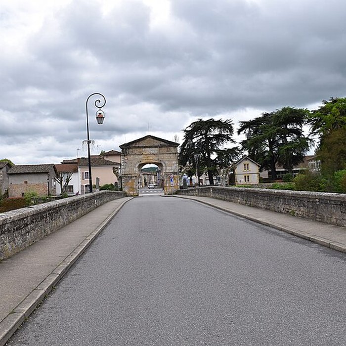 Photo de Pont, porte de pont et porte de ville
