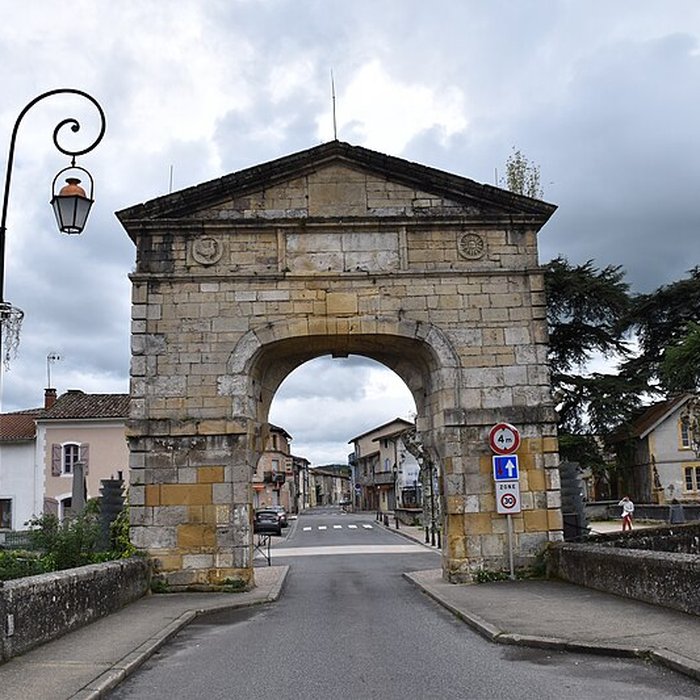 Photo de Pont, porte de pont et porte de ville