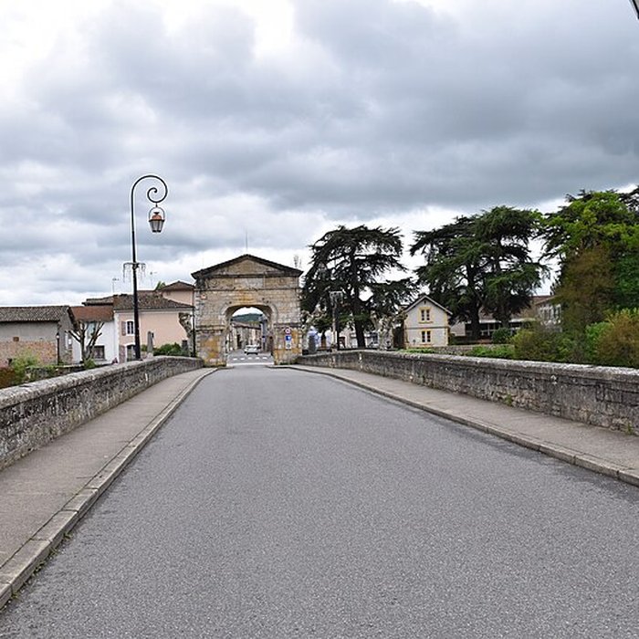 Photo de Pont, porte de pont et porte de ville