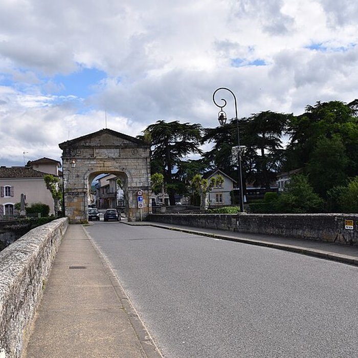 Photo de Pont, porte de pont et porte de ville