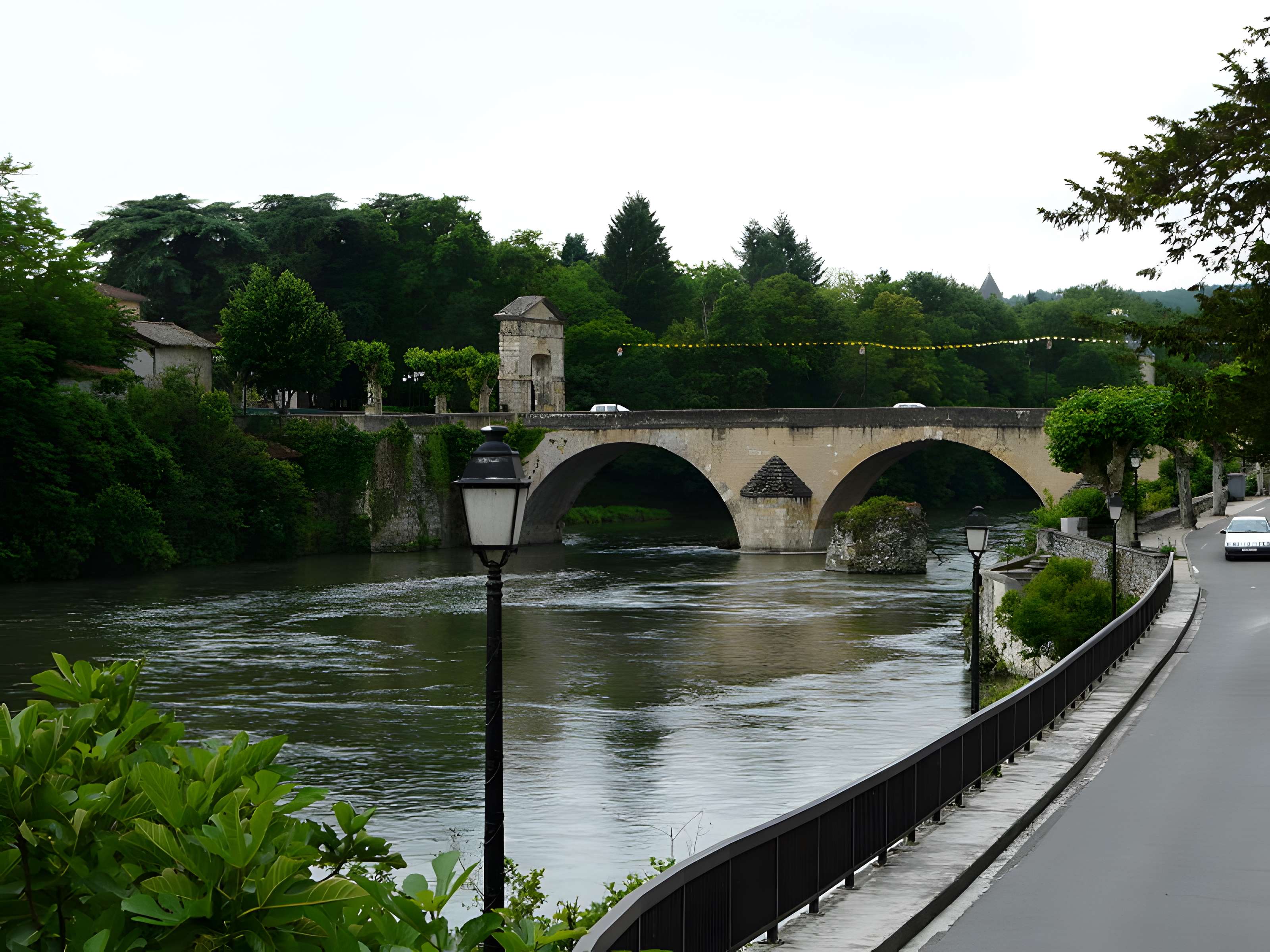 Pont, porte de pont et porte de ville