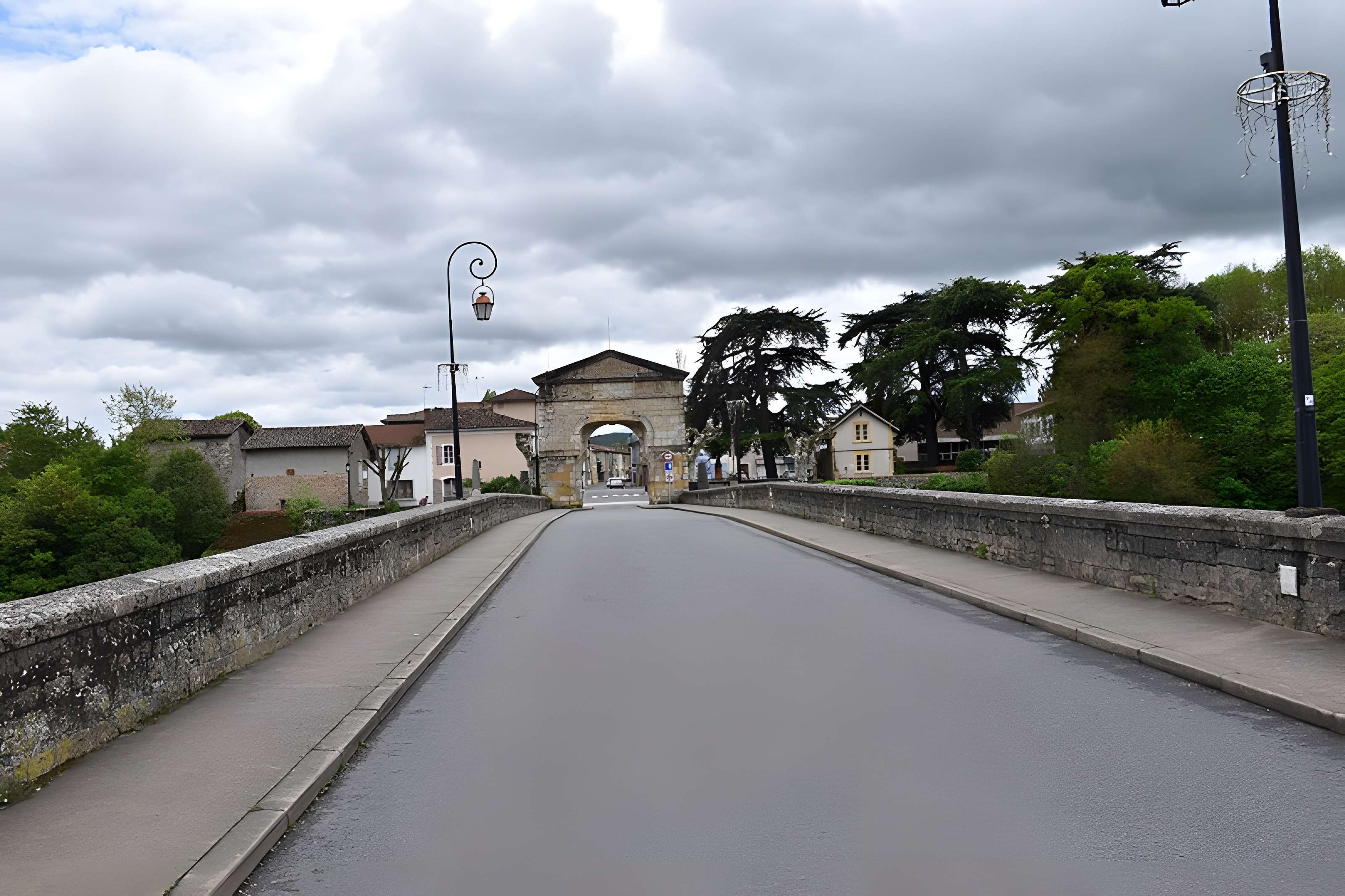 Pont, porte de pont et porte de ville