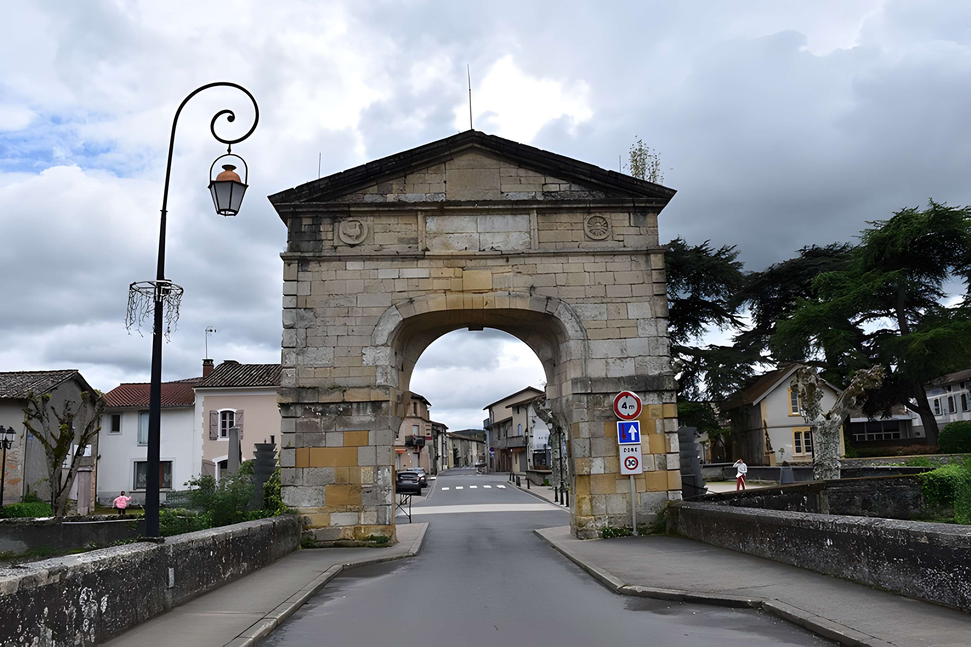 Pont, porte de pont et porte de ville