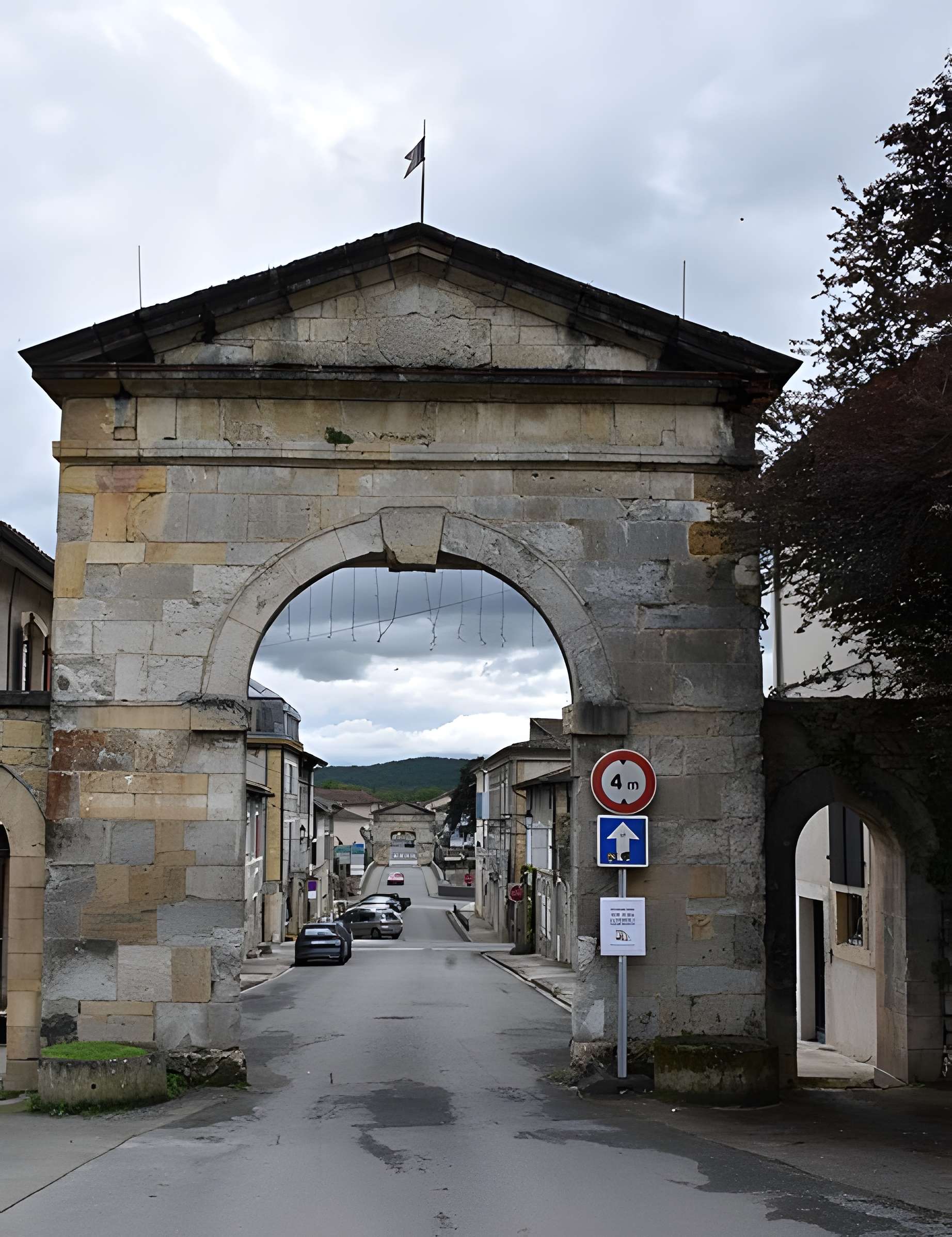 Pont, porte de pont et porte de ville