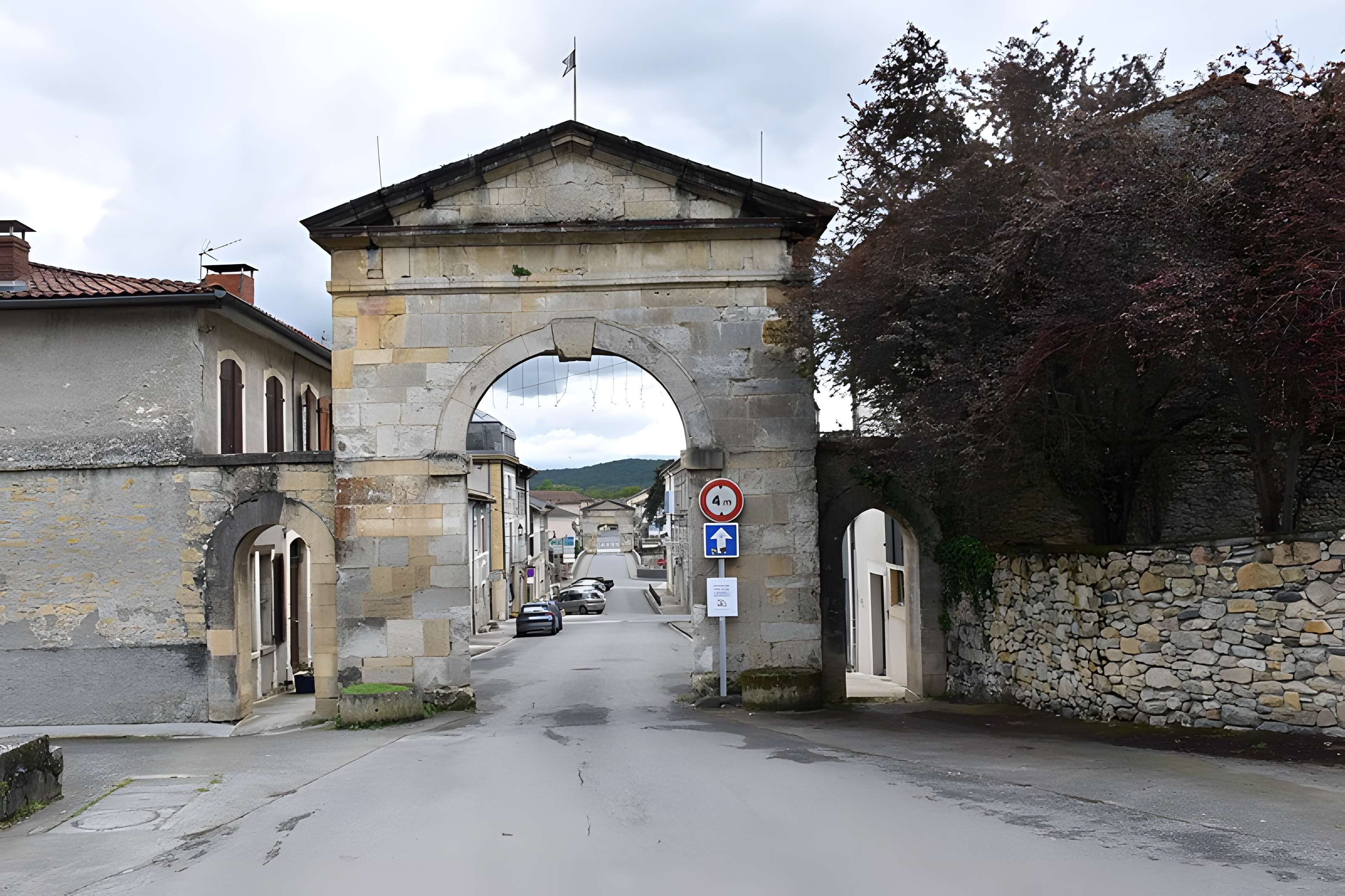 Pont, porte de pont et porte de ville