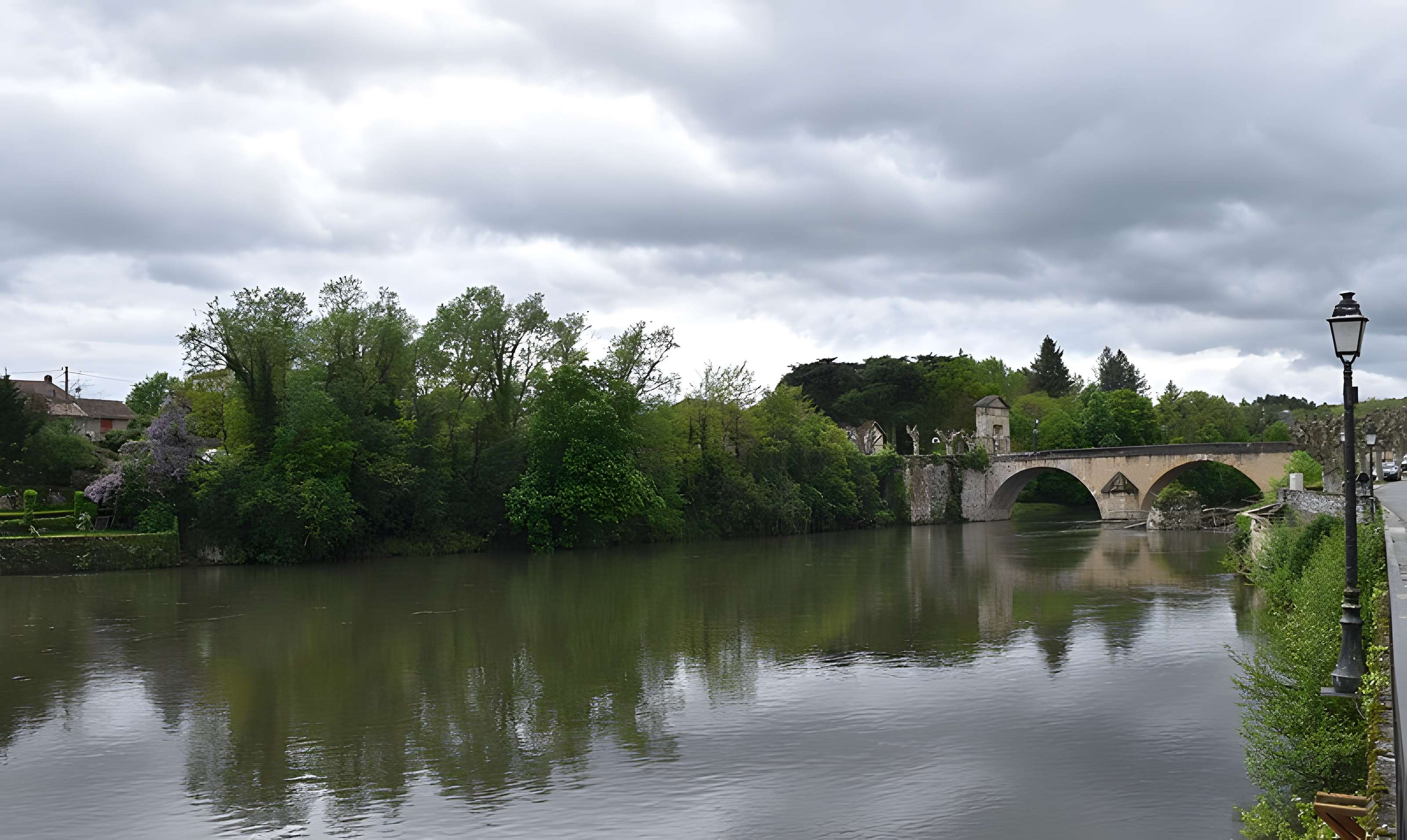 Pont, porte de pont et porte de ville