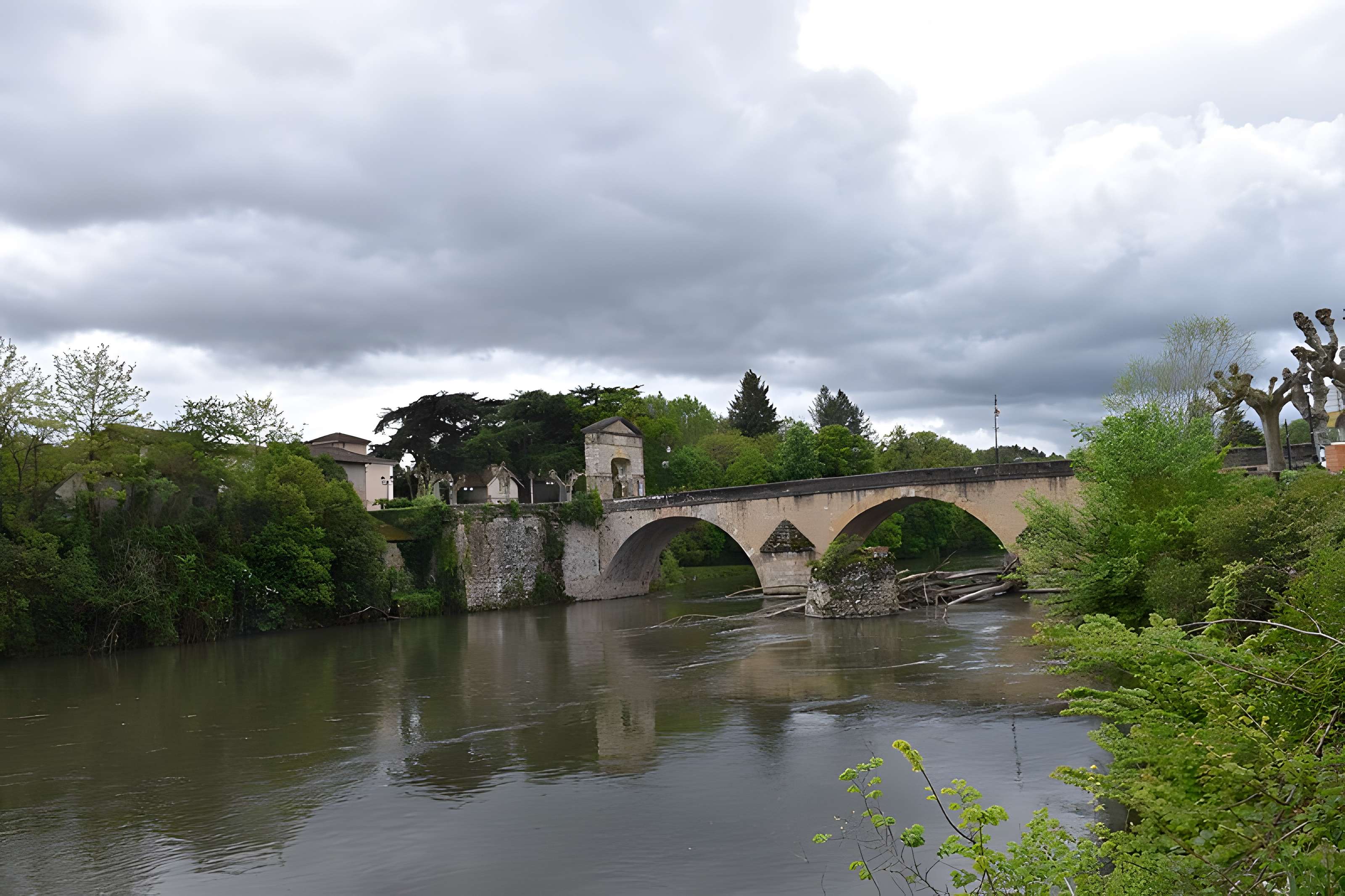 Pont, porte de pont et porte de ville