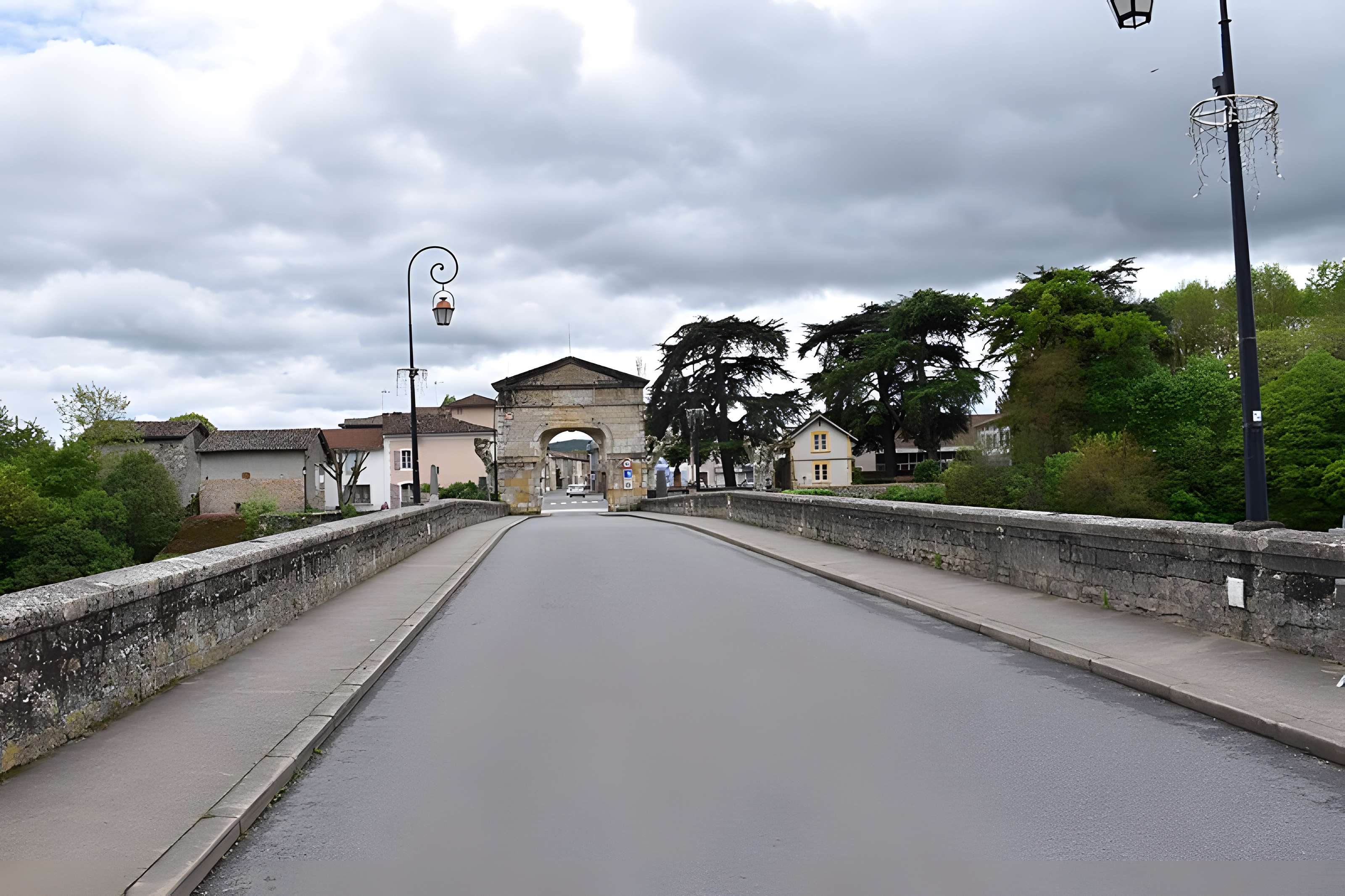 Pont, porte de pont et porte de ville