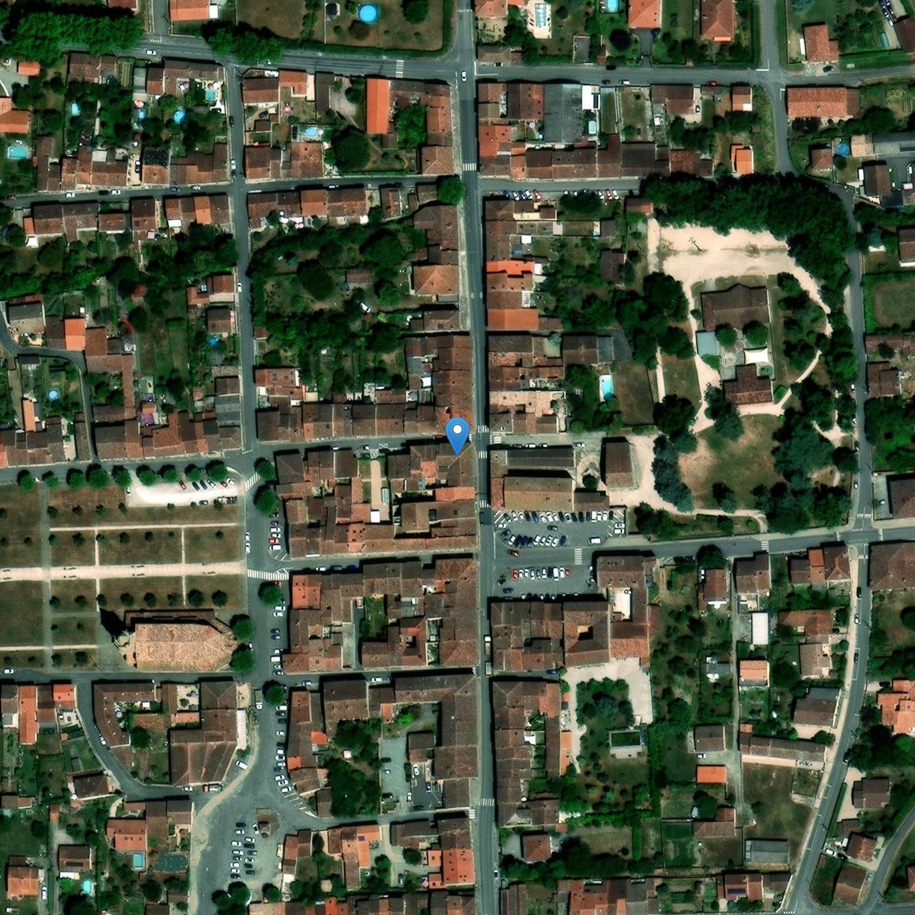 Photo de Casa de ladrillo con cubierto