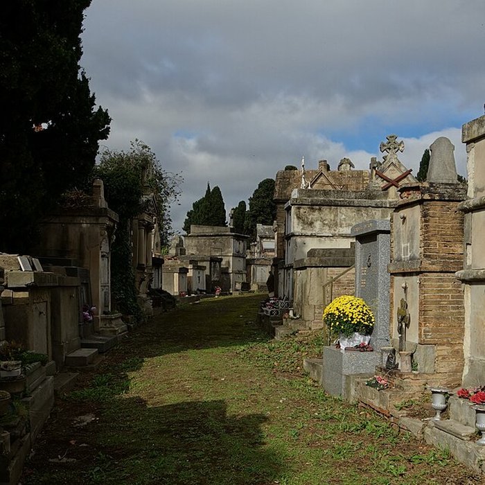 Photo de Entrée du cimetière de Terre-Cabade