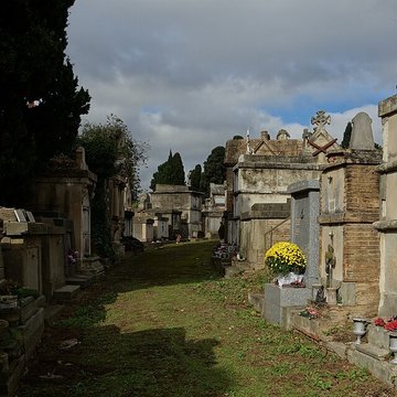 Entrée du cimetière de Terre-Cabade