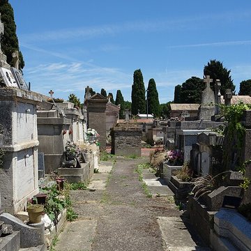 Entrée du cimetière de Terre-Cabade
