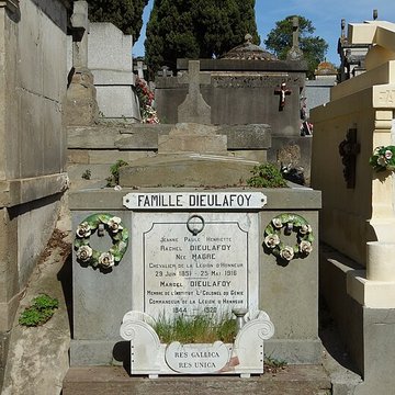 Entrée du cimetière de Terre-Cabade