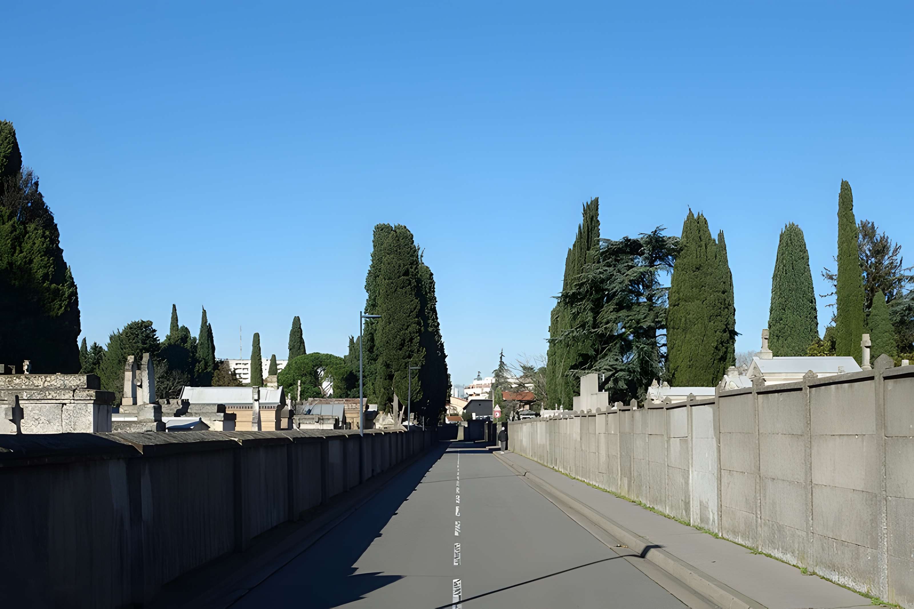 Entrée du cimetière de Terre-Cabade
