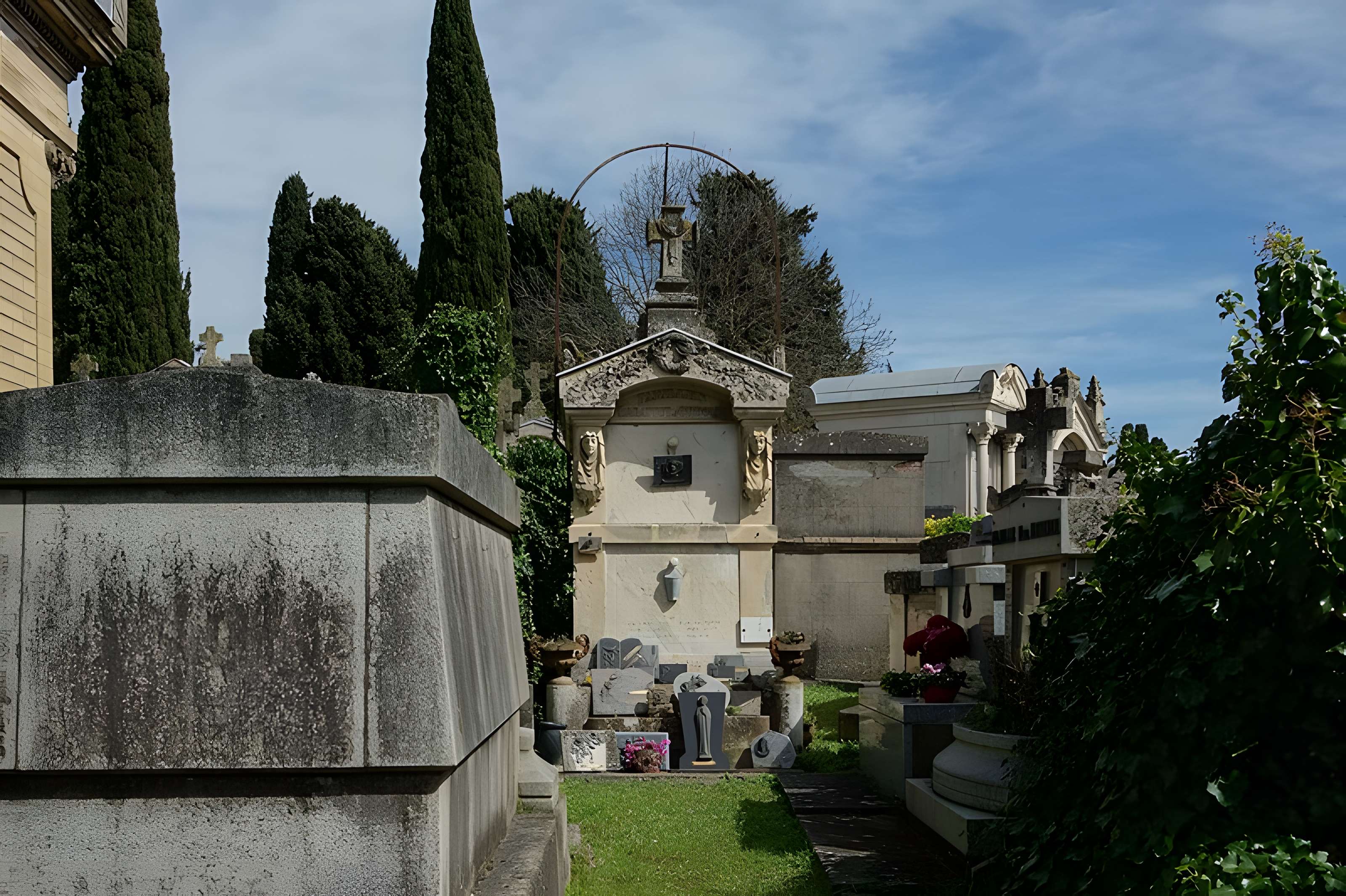 Entrée du cimetière de Terre-Cabade
