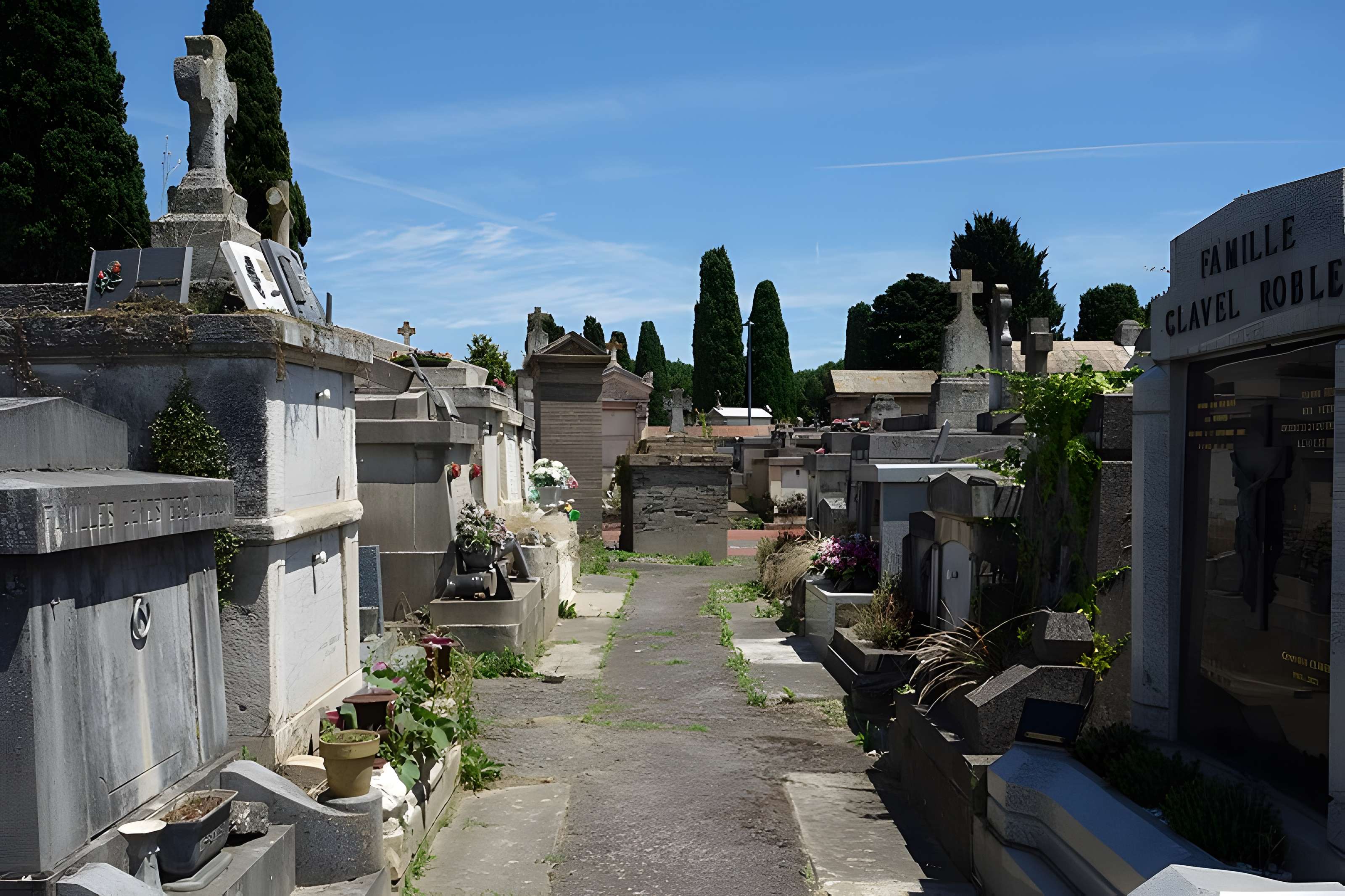 Entrée du cimetière de Terre-Cabade