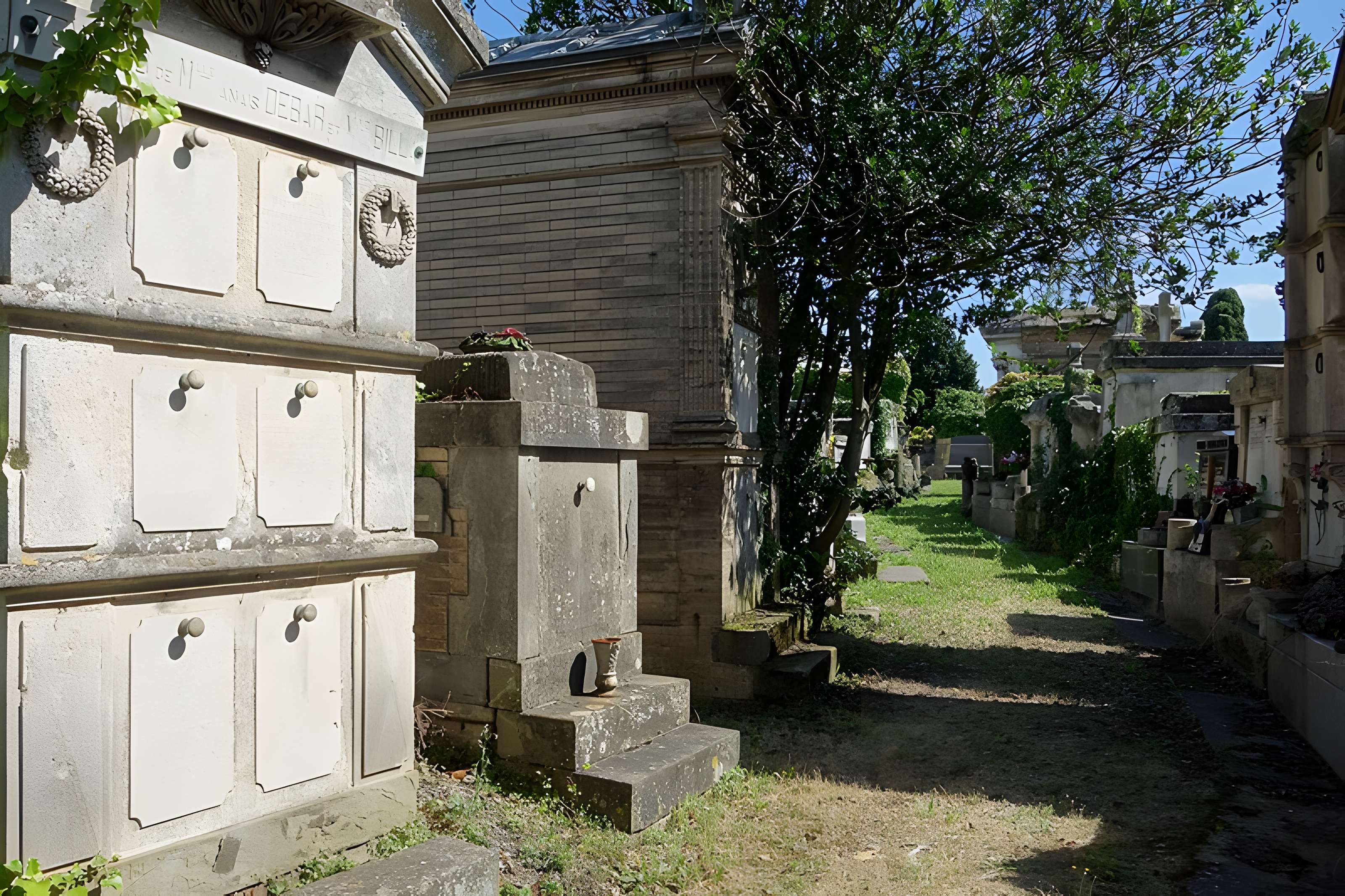 Entrée du cimetière de Terre-Cabade