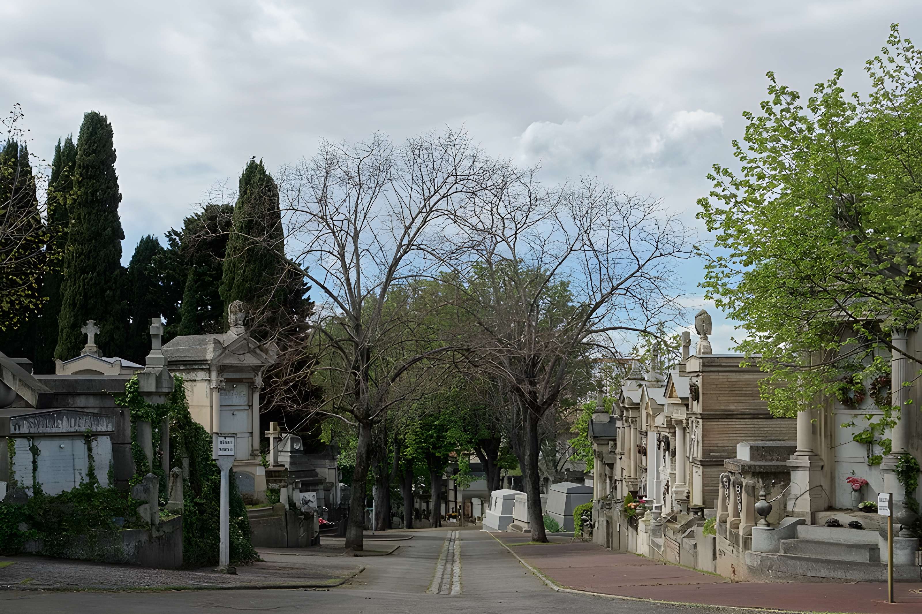 Entrée du cimetière de Terre-Cabade