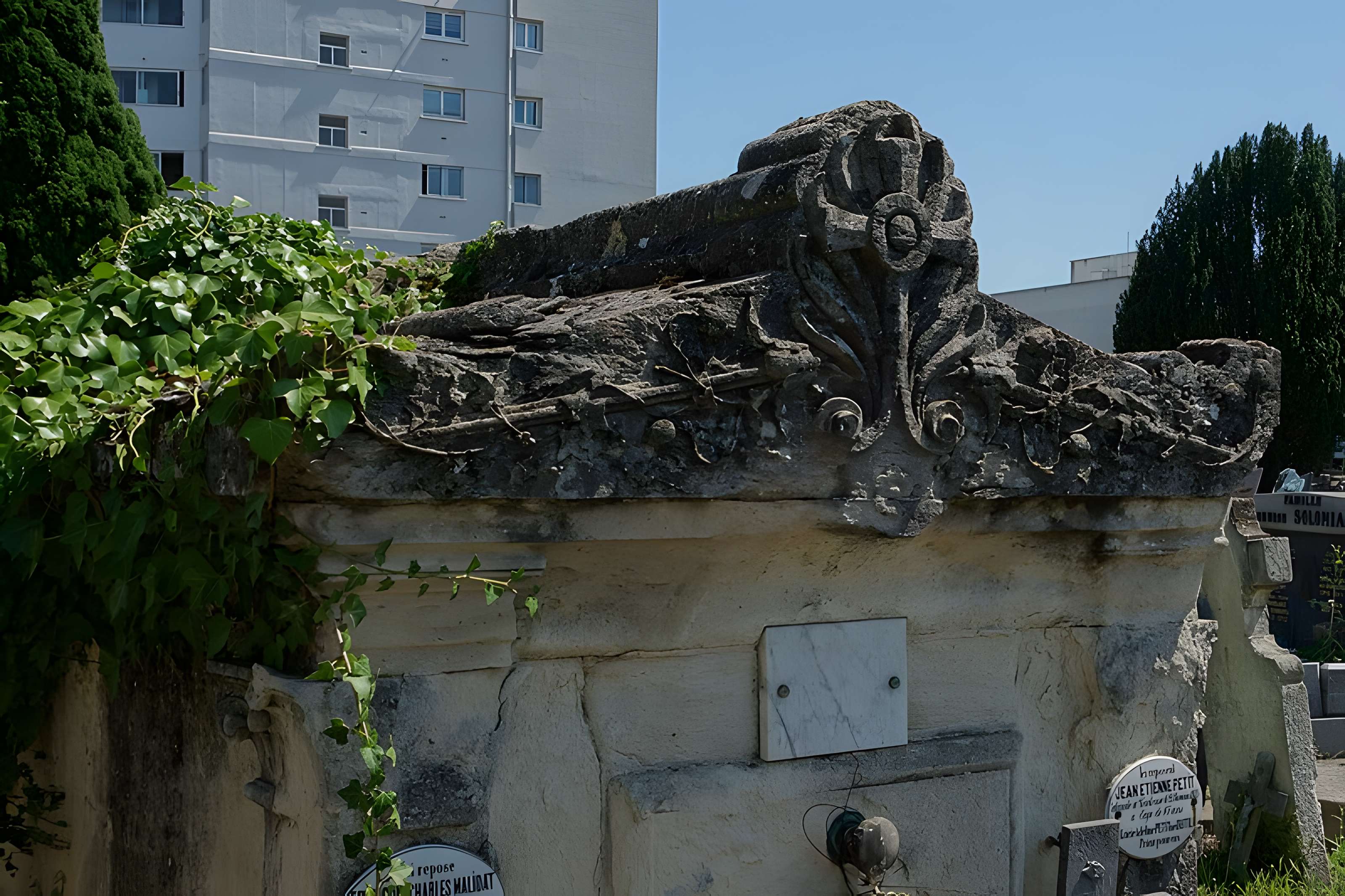 Entrée du cimetière de Terre-Cabade