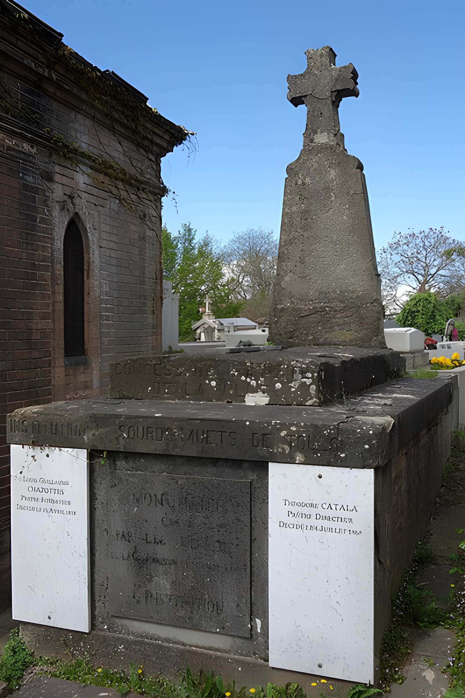 Entrée du cimetière de Terre-Cabade