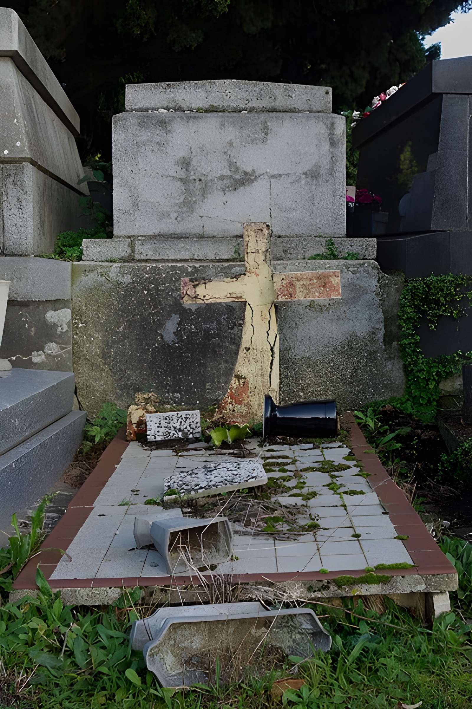 Entrée du cimetière de Terre-Cabade