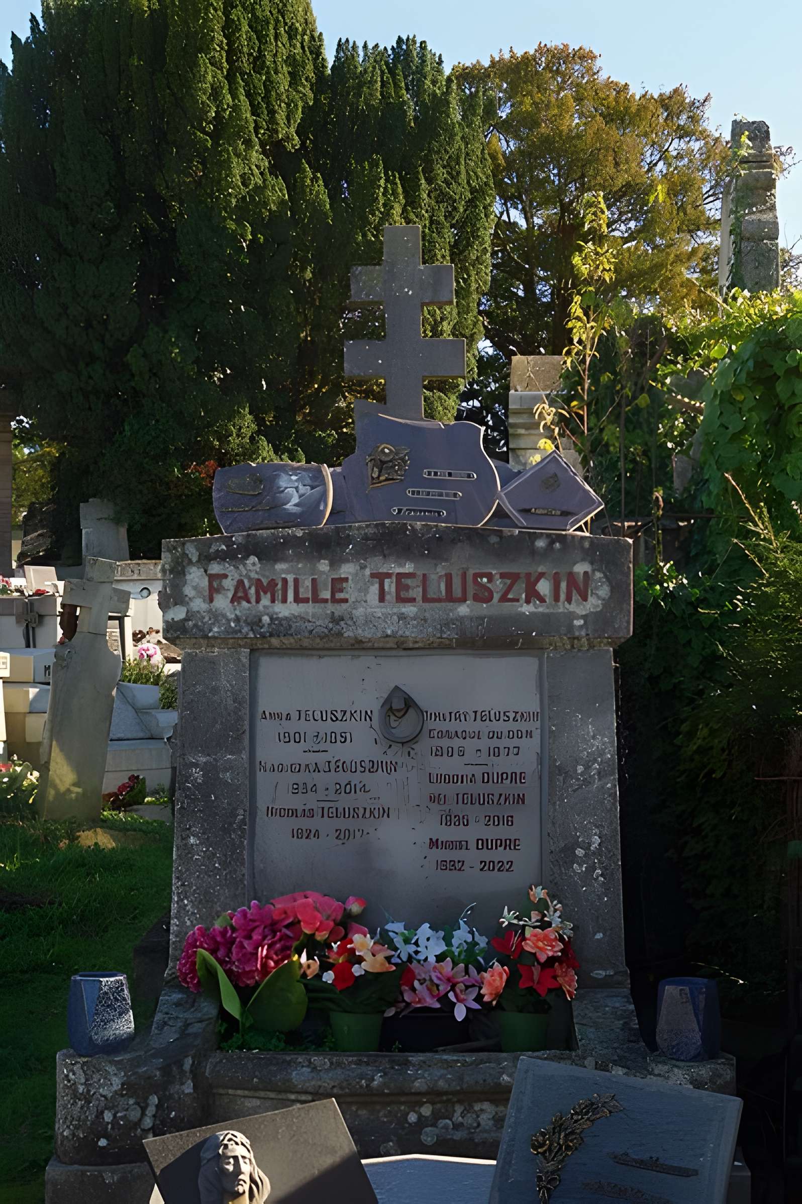 Entrée du cimetière de Terre-Cabade