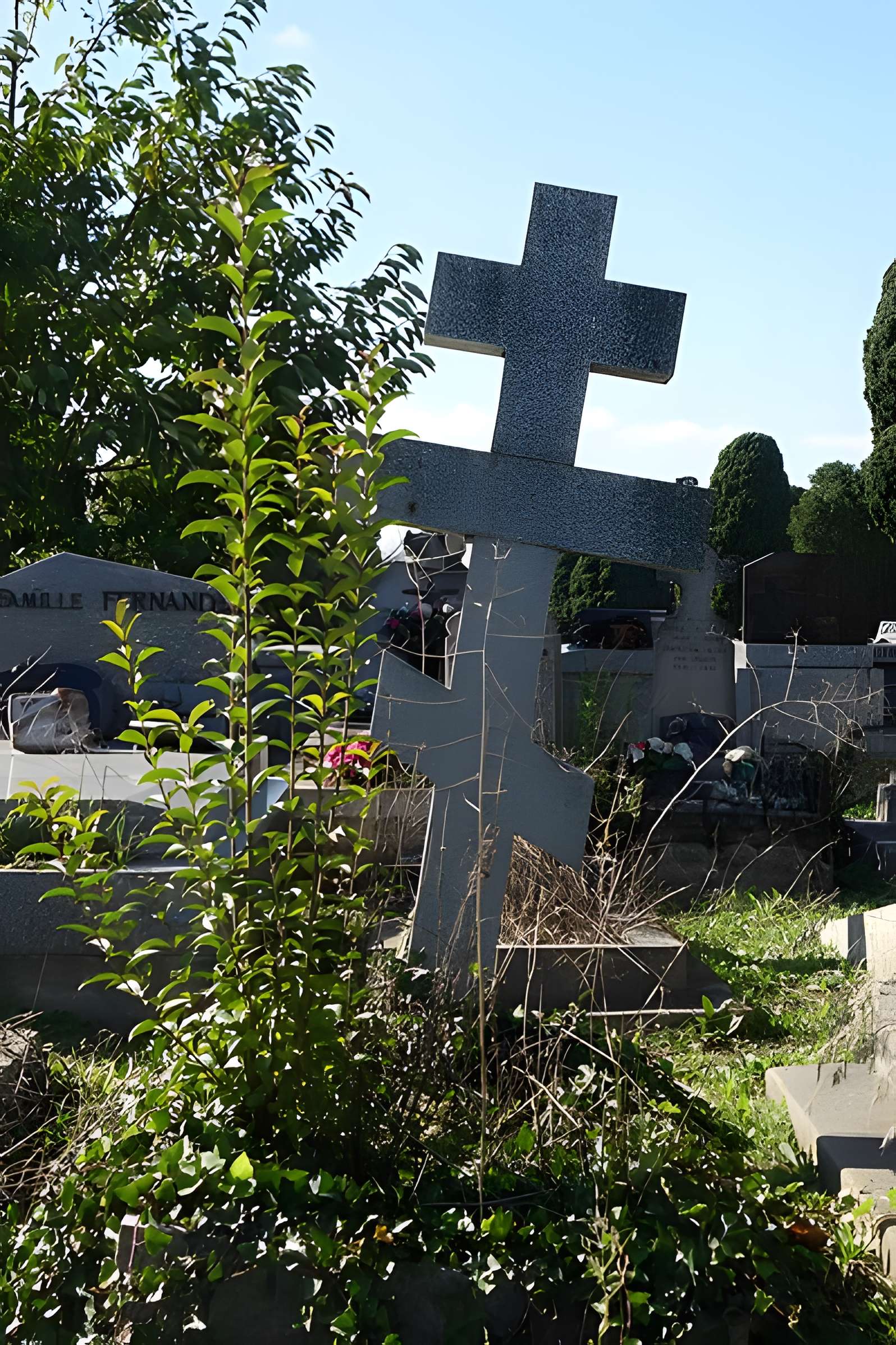 Entrée du cimetière de Terre-Cabade