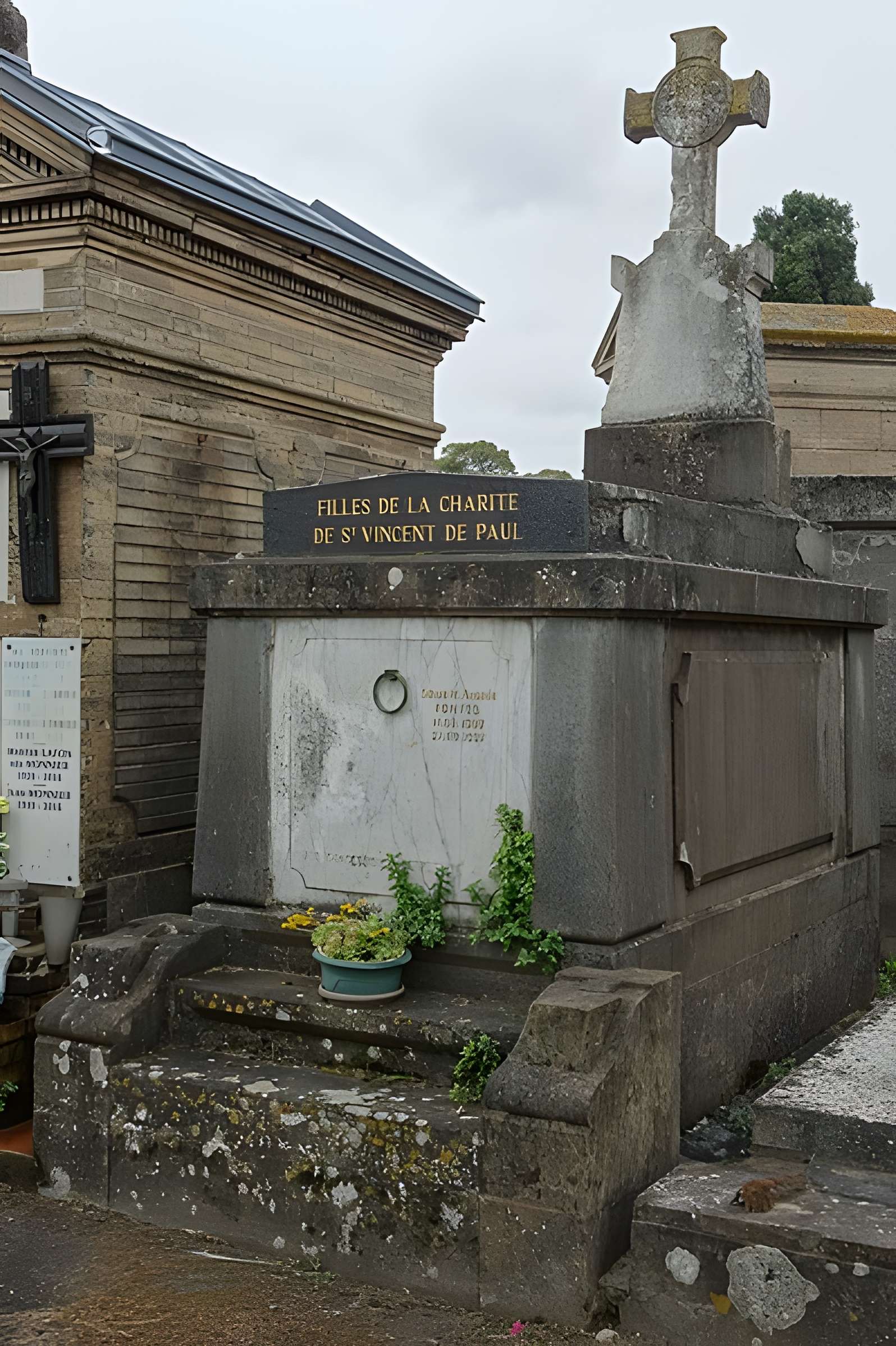 Entrée du cimetière de Terre-Cabade