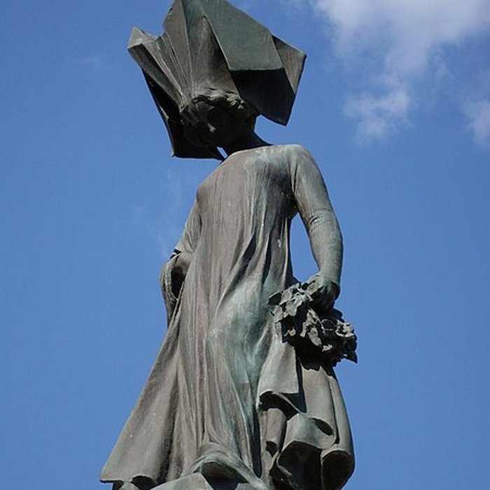 Photo de Fontaine de la Poésie romane