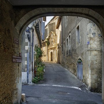 Ancien collège de Jésuites, puis lycée, actuellement collège Salinis