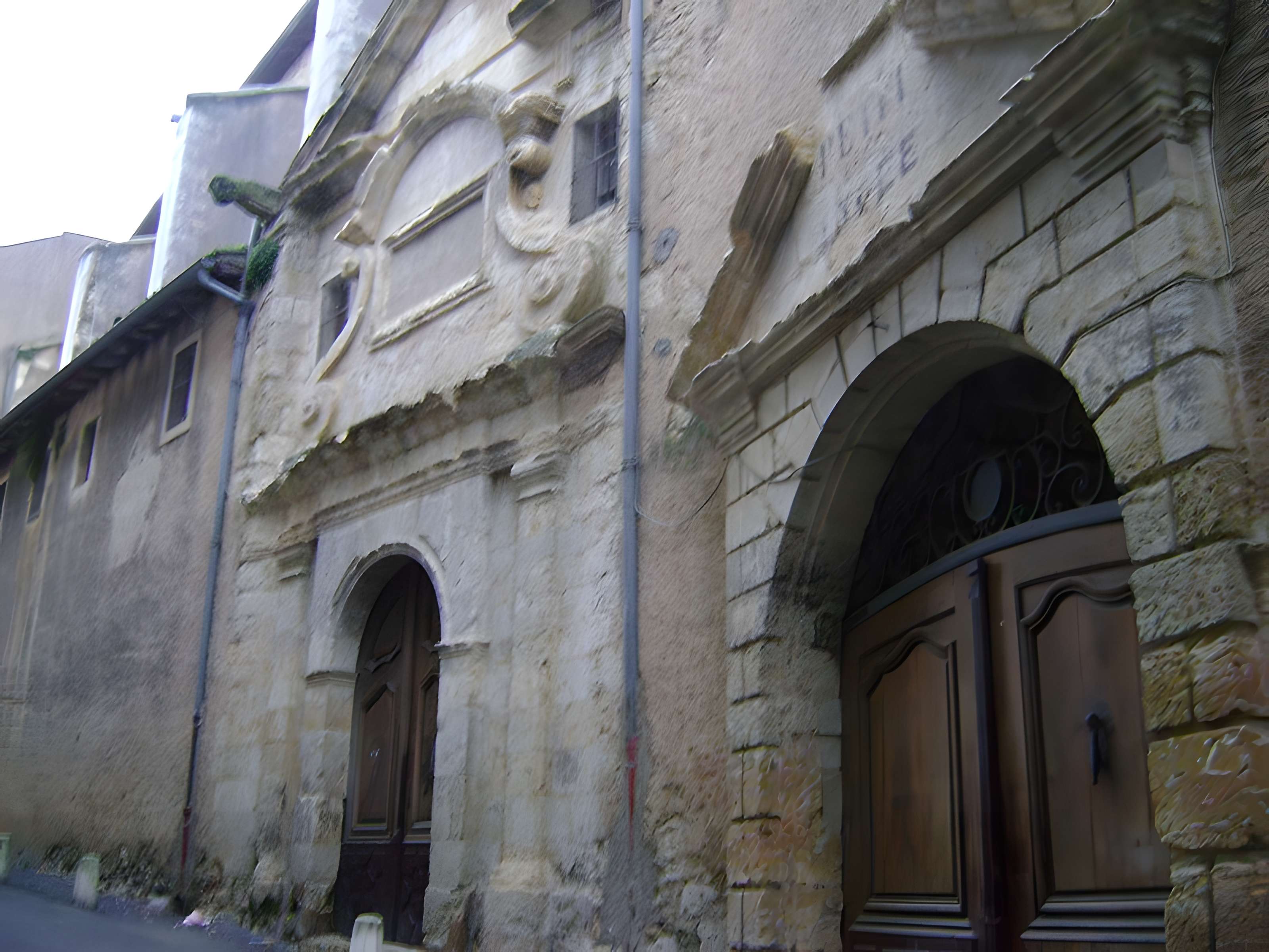 Ancien collège de Jésuites, puis lycée, actuellement collège Salinis