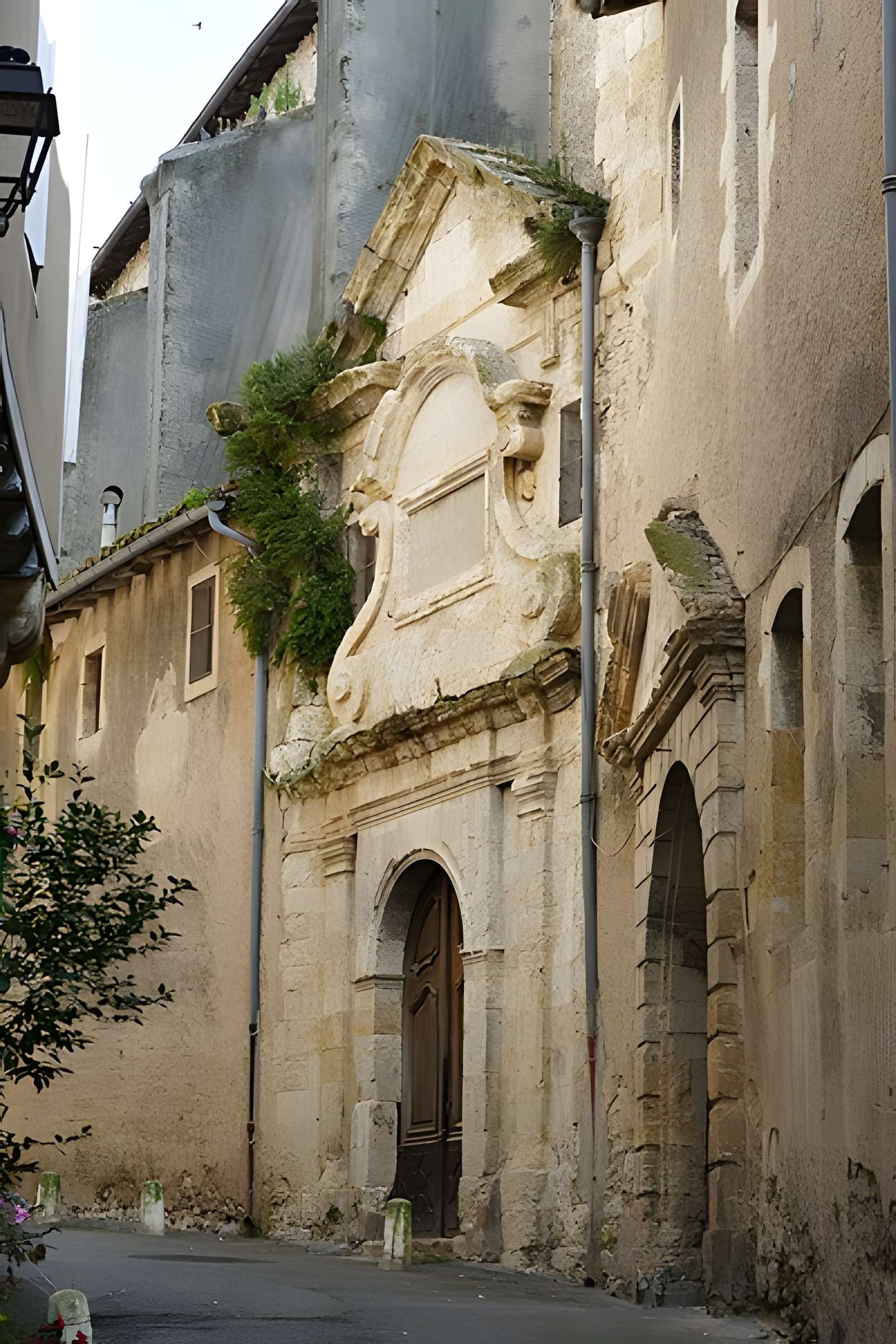 Ancien collège de Jésuites, puis lycée, actuellement collège Salinis