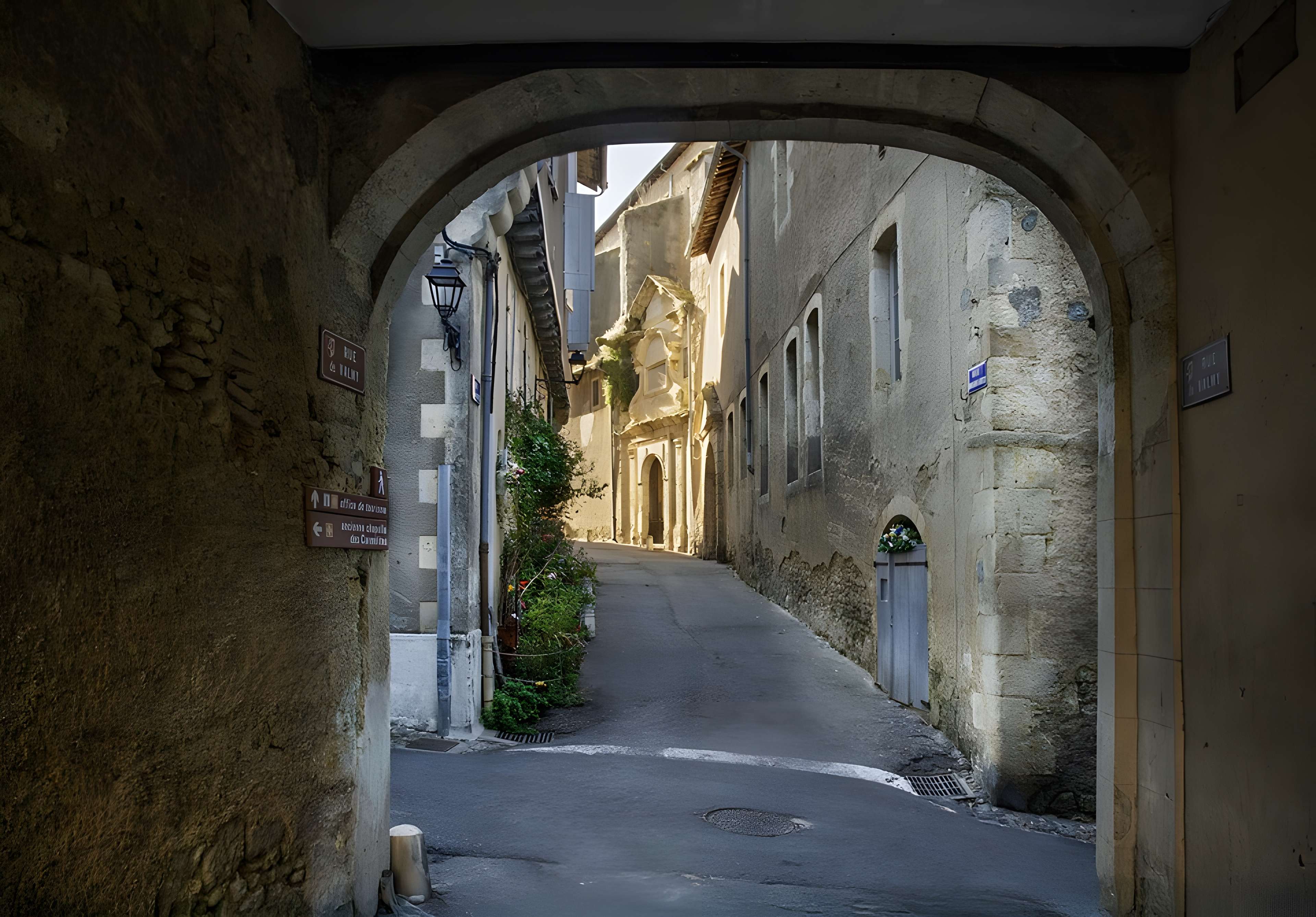 Ancien collège de Jésuites, puis lycée, actuellement collège Salinis