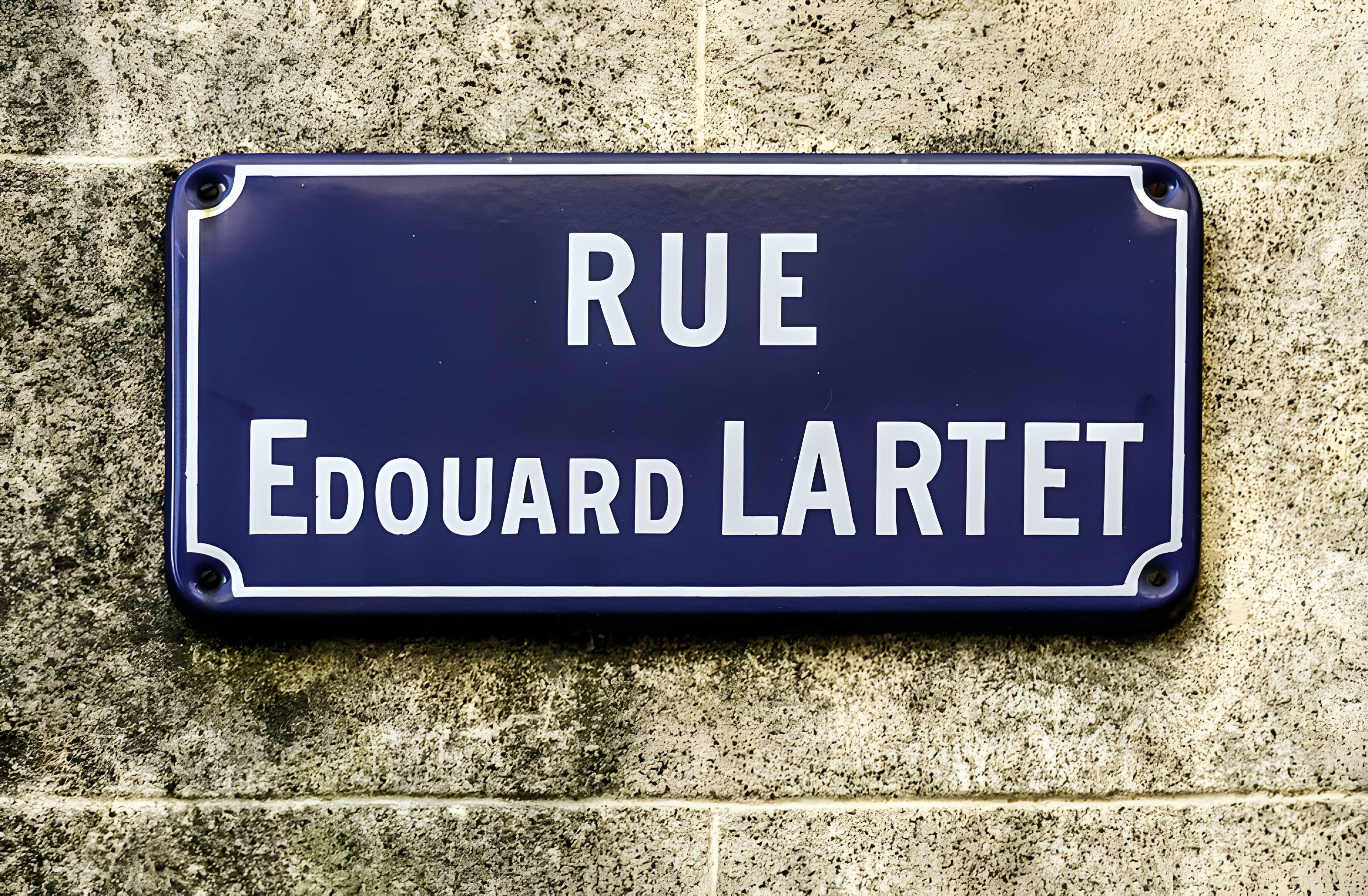 Ancien collège de Jésuites, puis lycée, actuellement collège Salinis