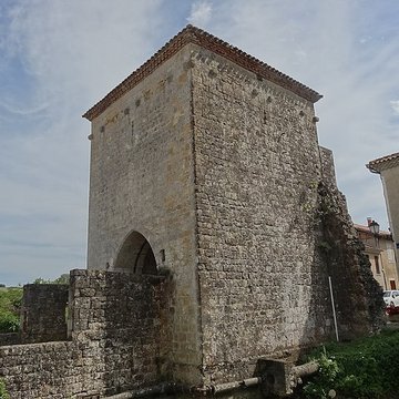 Porte de ville, son pont et son fossé