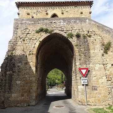 Porte de ville, son pont et son fossé
