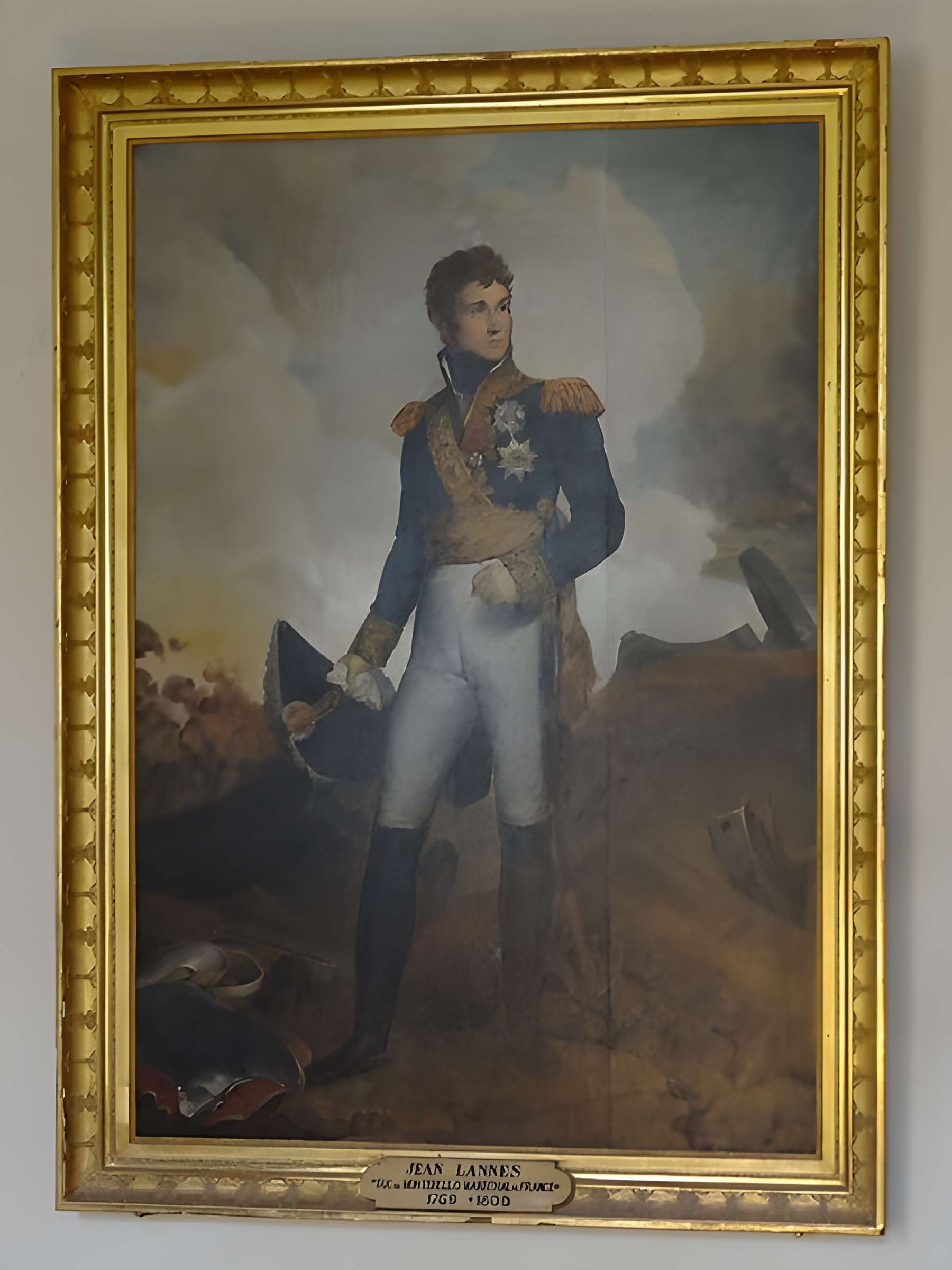 Le bâtiment de l'évêché occupé par l'hôtel de ville et le musée