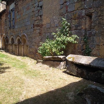Restes du cloître