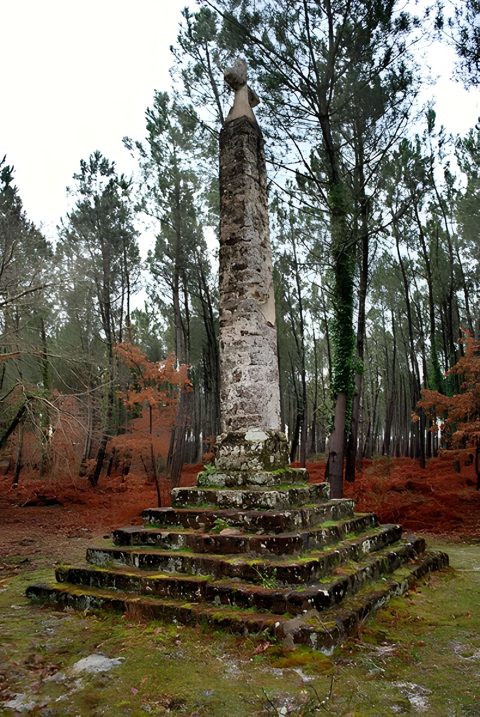 Obélisque dit Croix des Pèlerins