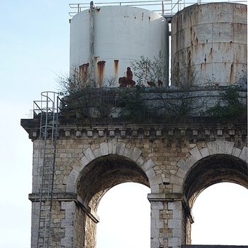 Ancien château deau de la gare Saint-Jean