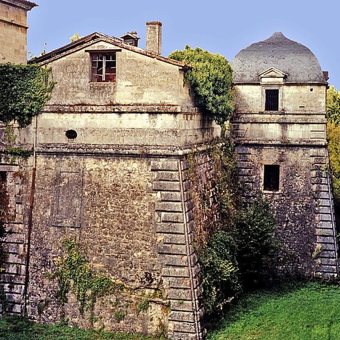 Photo de Ancienne porte du potager des Ducs dEpernon.