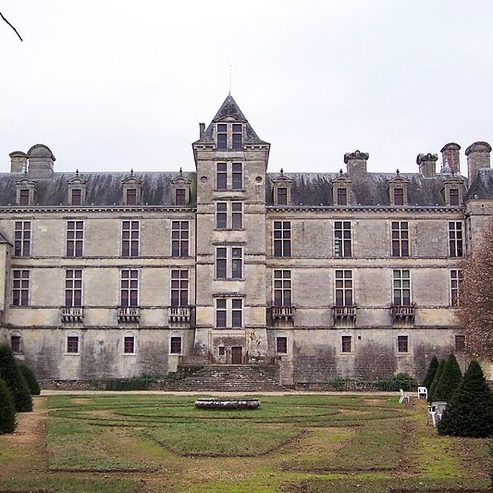 Photo de Ancienne porte du potager des Ducs dEpernon.