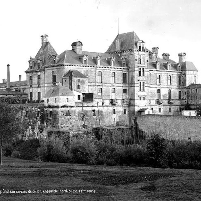 Photo de Ancienne porte du potager des Ducs dEpernon.