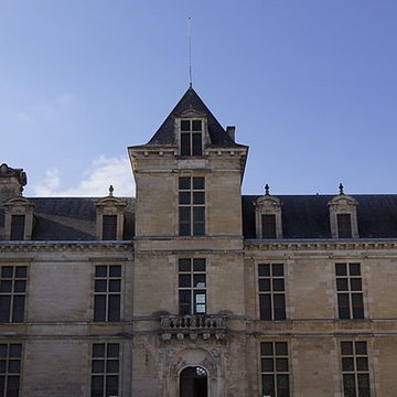 Ancienne porte du potager des Ducs dEpernon.