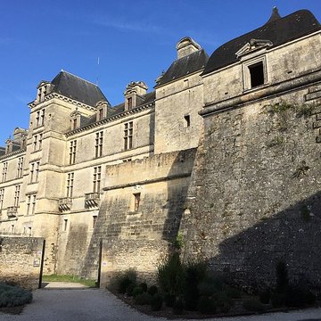 Ancienne porte du potager des Ducs dEpernon.