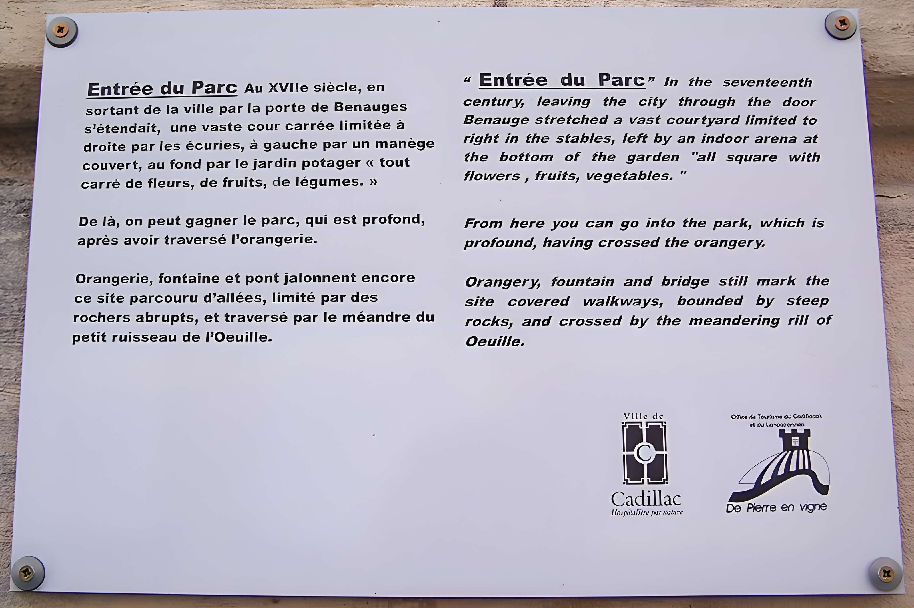 Ancienne porte du potager des Ducs d'Epernon.