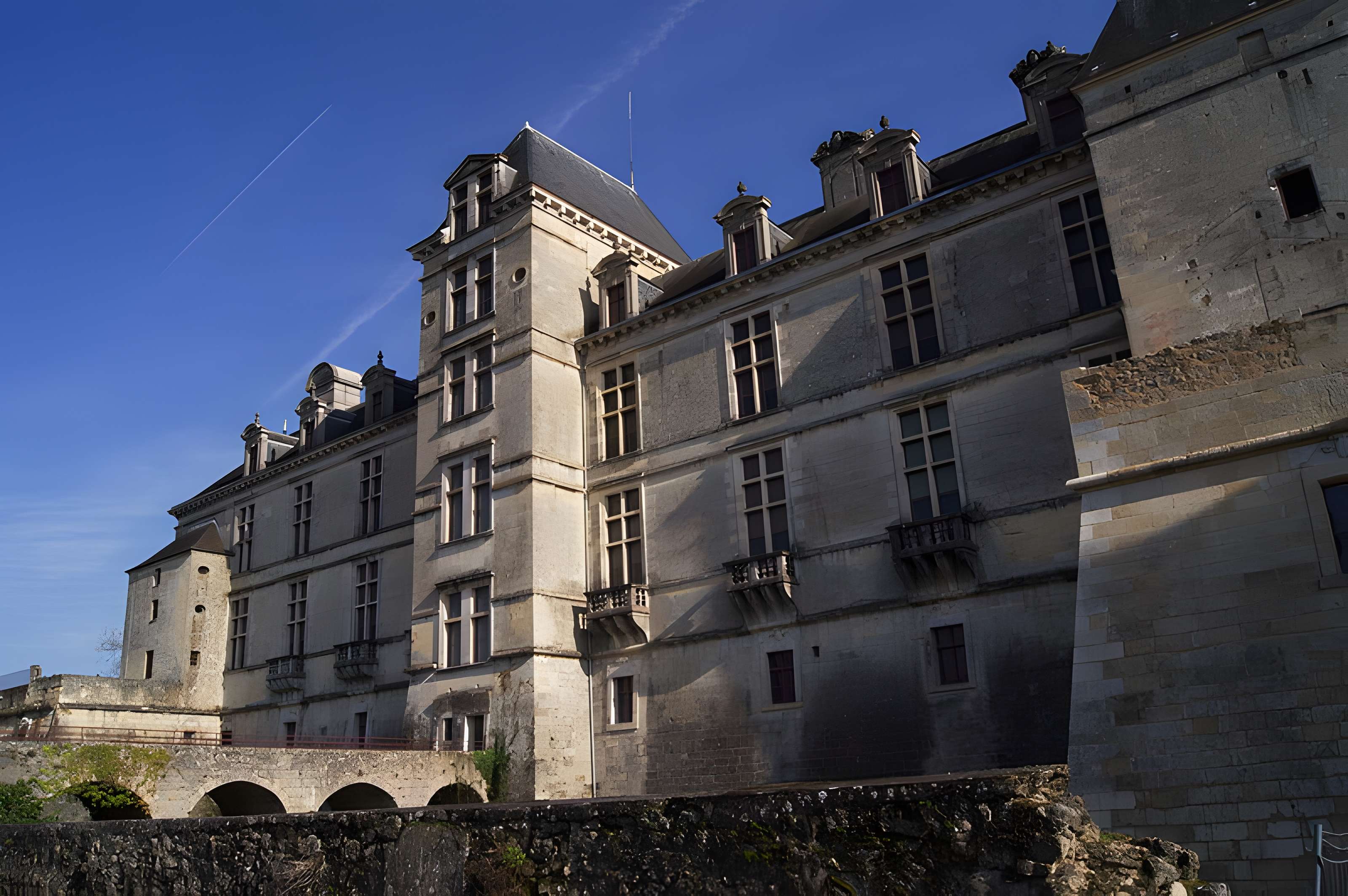 Ancienne porte du potager des Ducs d'Epernon.
