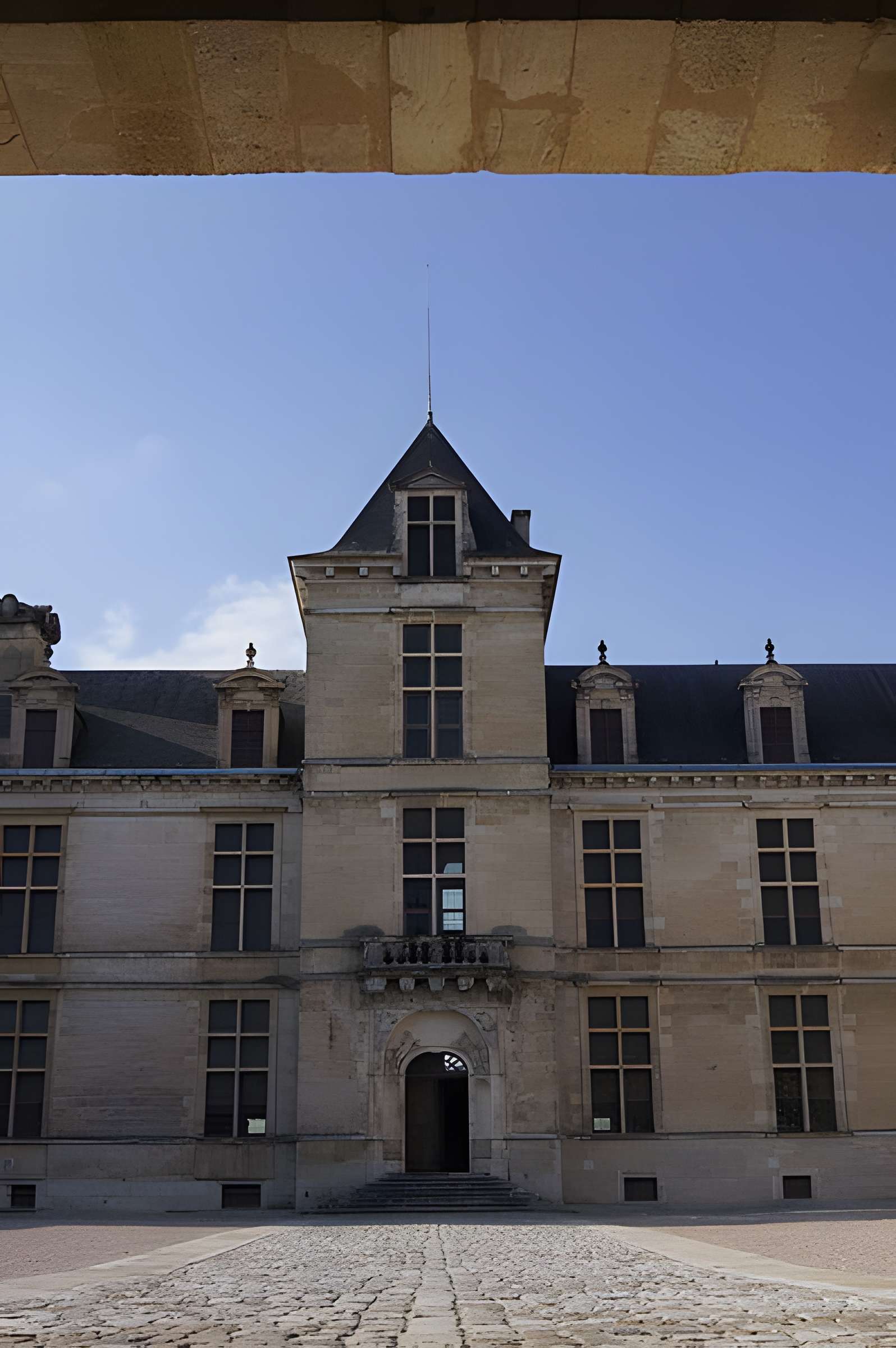 Ancienne porte du potager des Ducs d'Epernon.