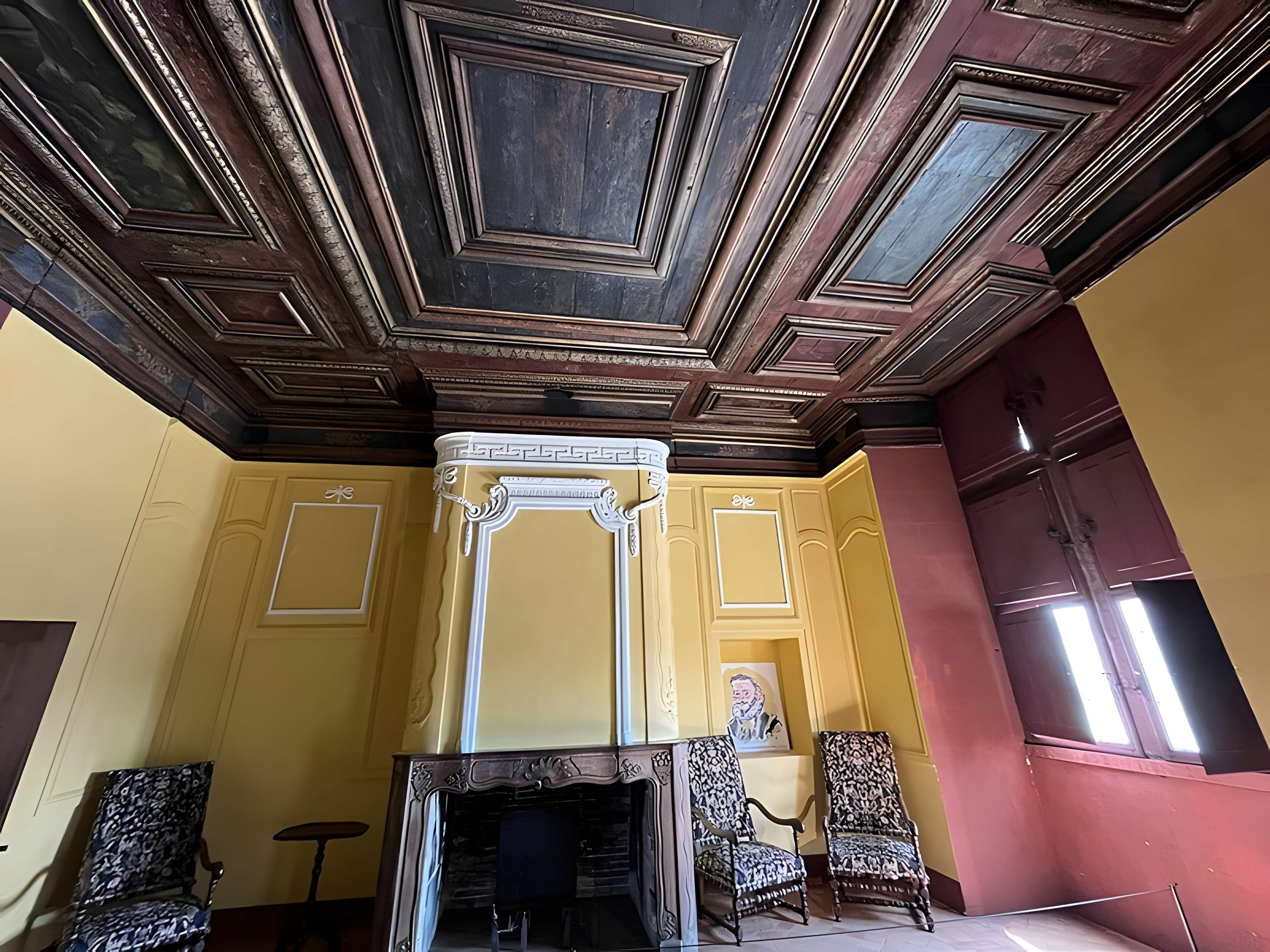 Ancienne porte du potager des Ducs d'Epernon.