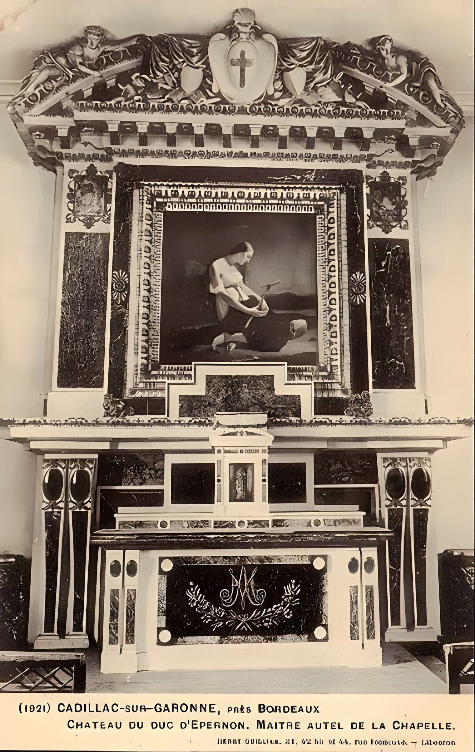 Ancienne porte du potager des Ducs d'Epernon.